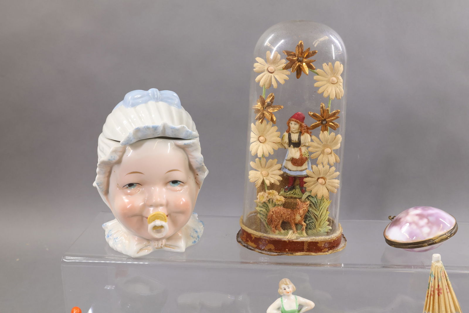 HOLIDAY/NOVELTIES. - 3