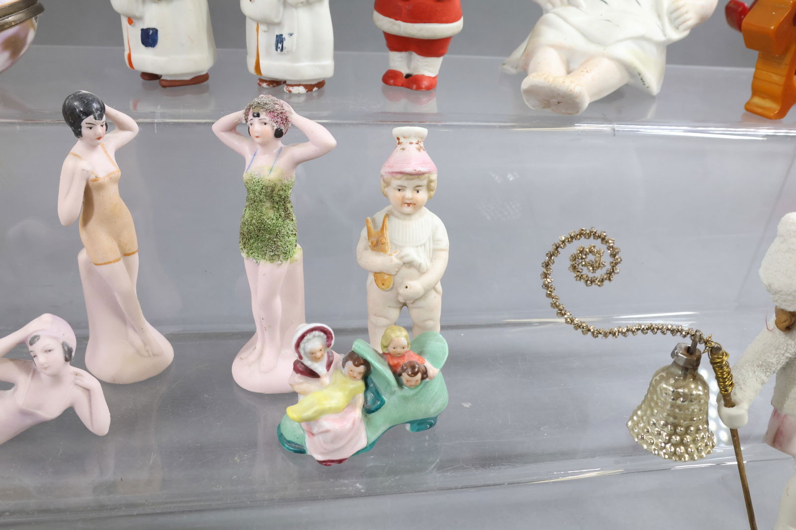 HOLIDAY/NOVELTIES. - 9