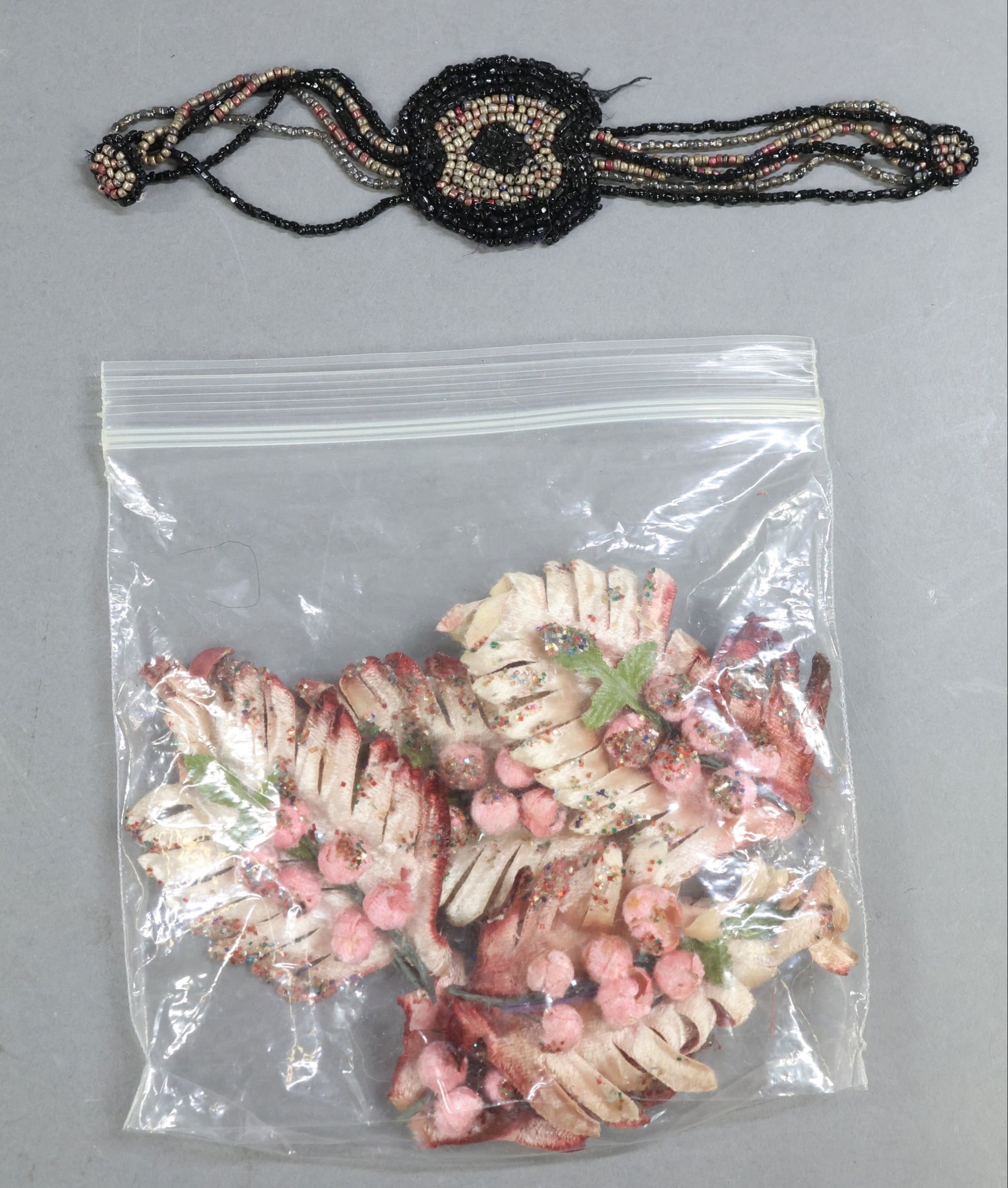 HOLIDAY/NOVELTIES. - 5