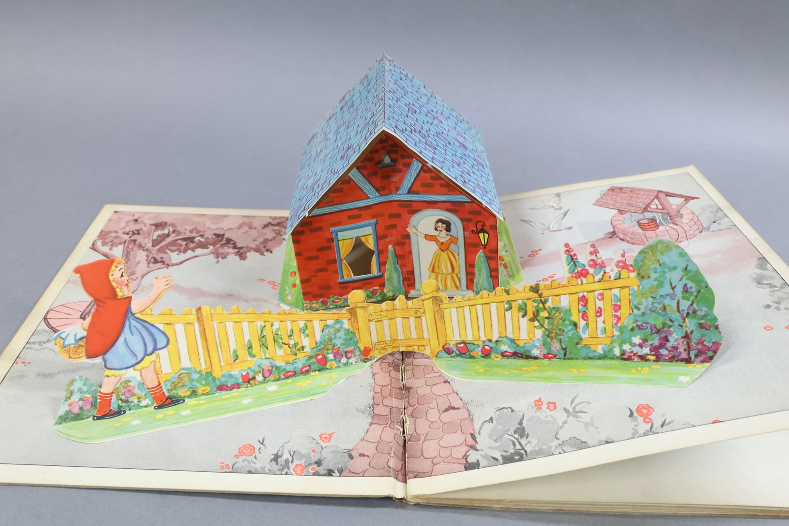 HOLIDAY/NOVELTIES. - 6