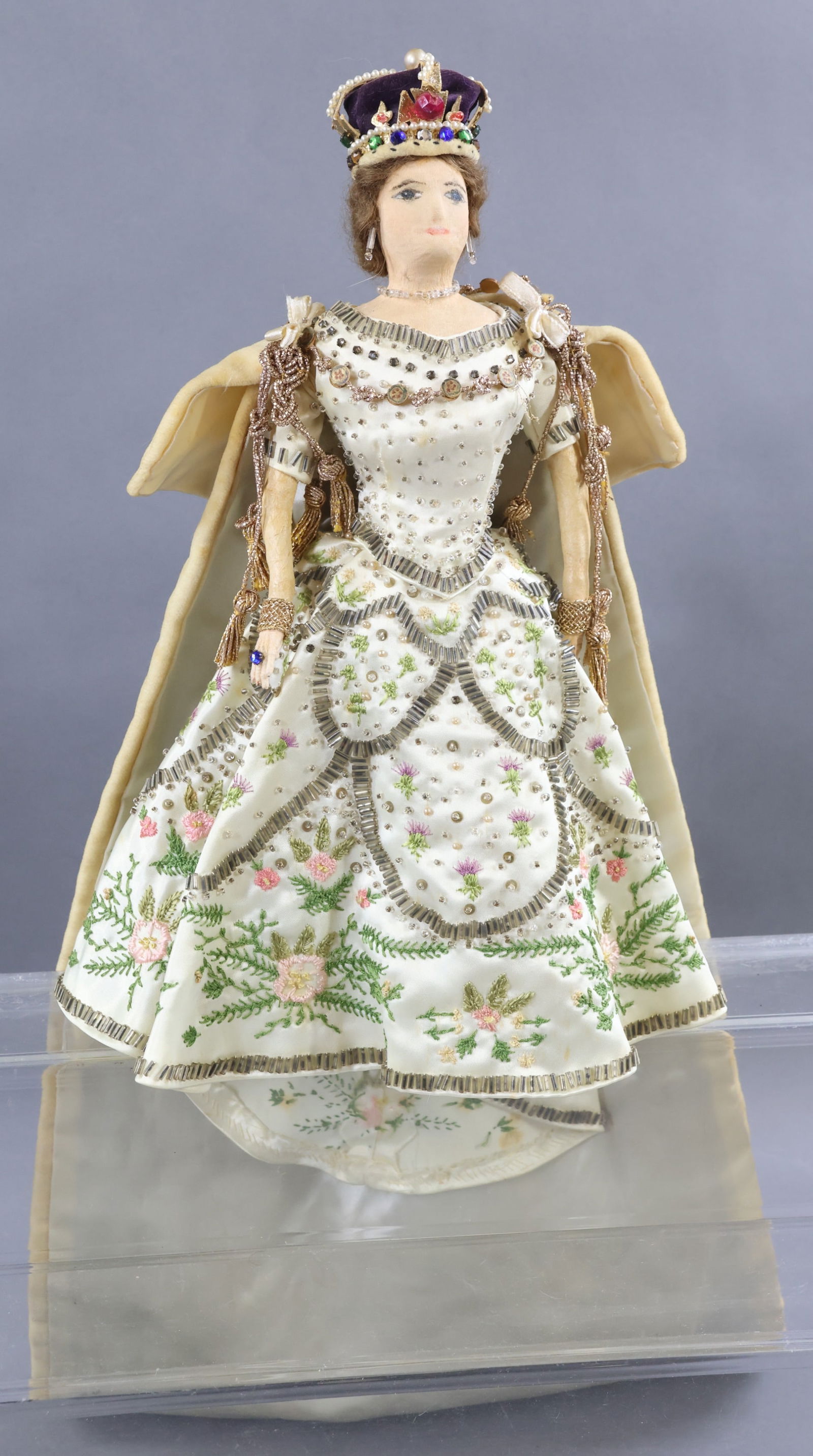 ROYAL DOLLS. (1 of 6)