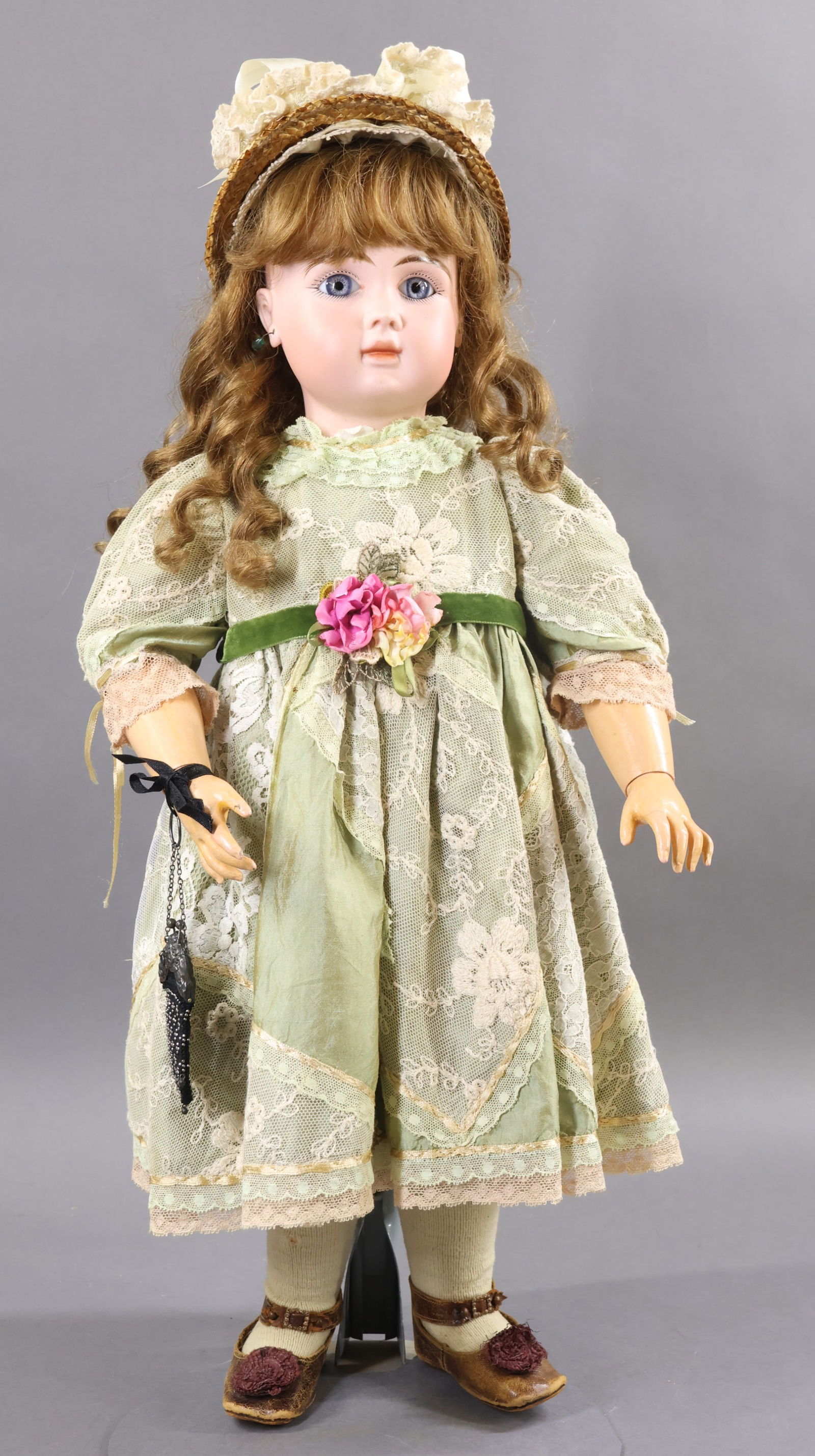 ANTIQUE FRENCH BISQUE HEAD DOLL. (1 of 16)