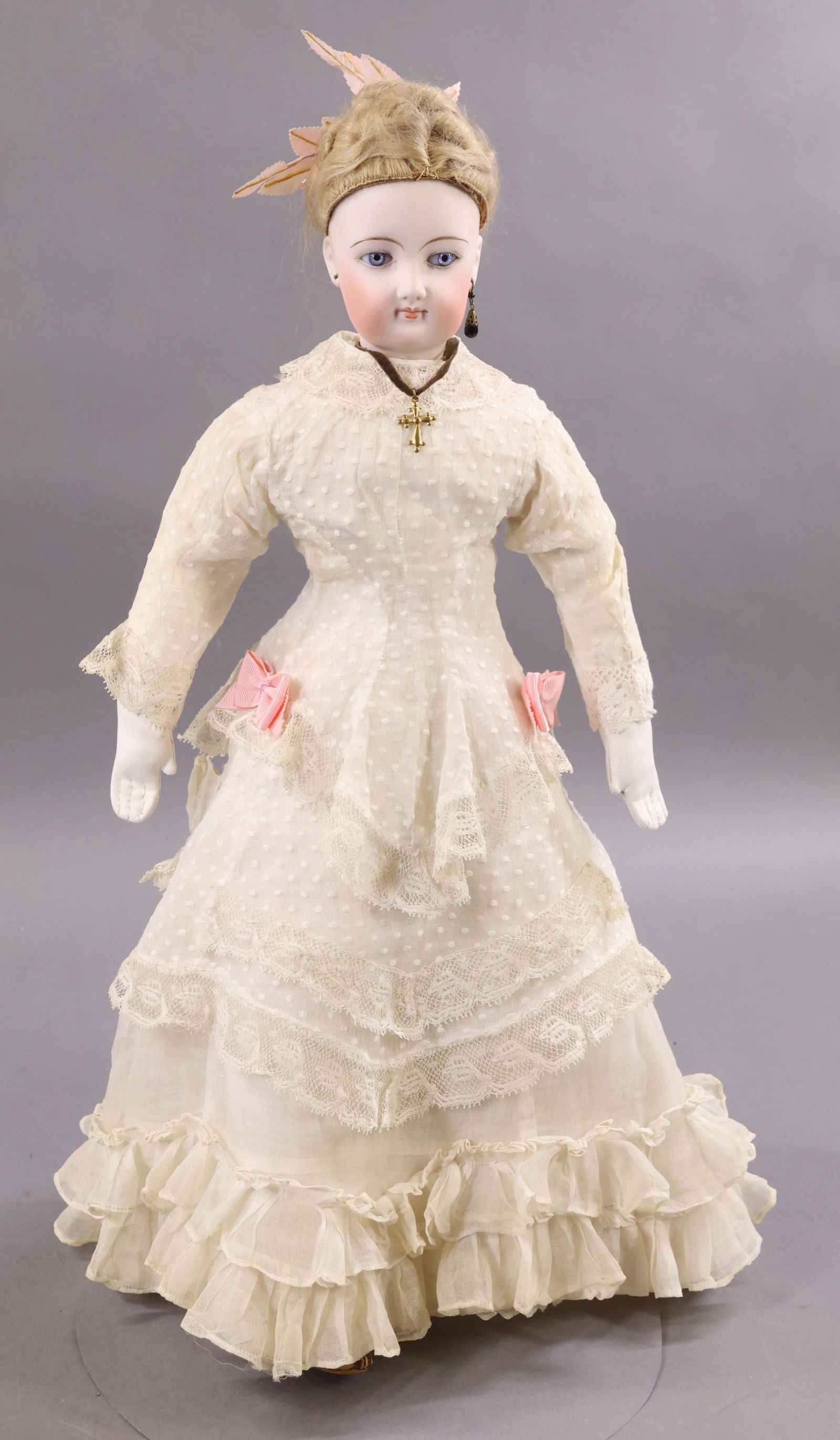 ANTIQUE FRENCH BISQUE HEAD DOLL.: 19" "5" French Fashion Doll. Pale blue paper weight eyes, closed mouth, pierced ears, antique blonde mohair wig, cork pate. Socket head on a bisque shoulder plate marked "5". Antique cloth hinged body