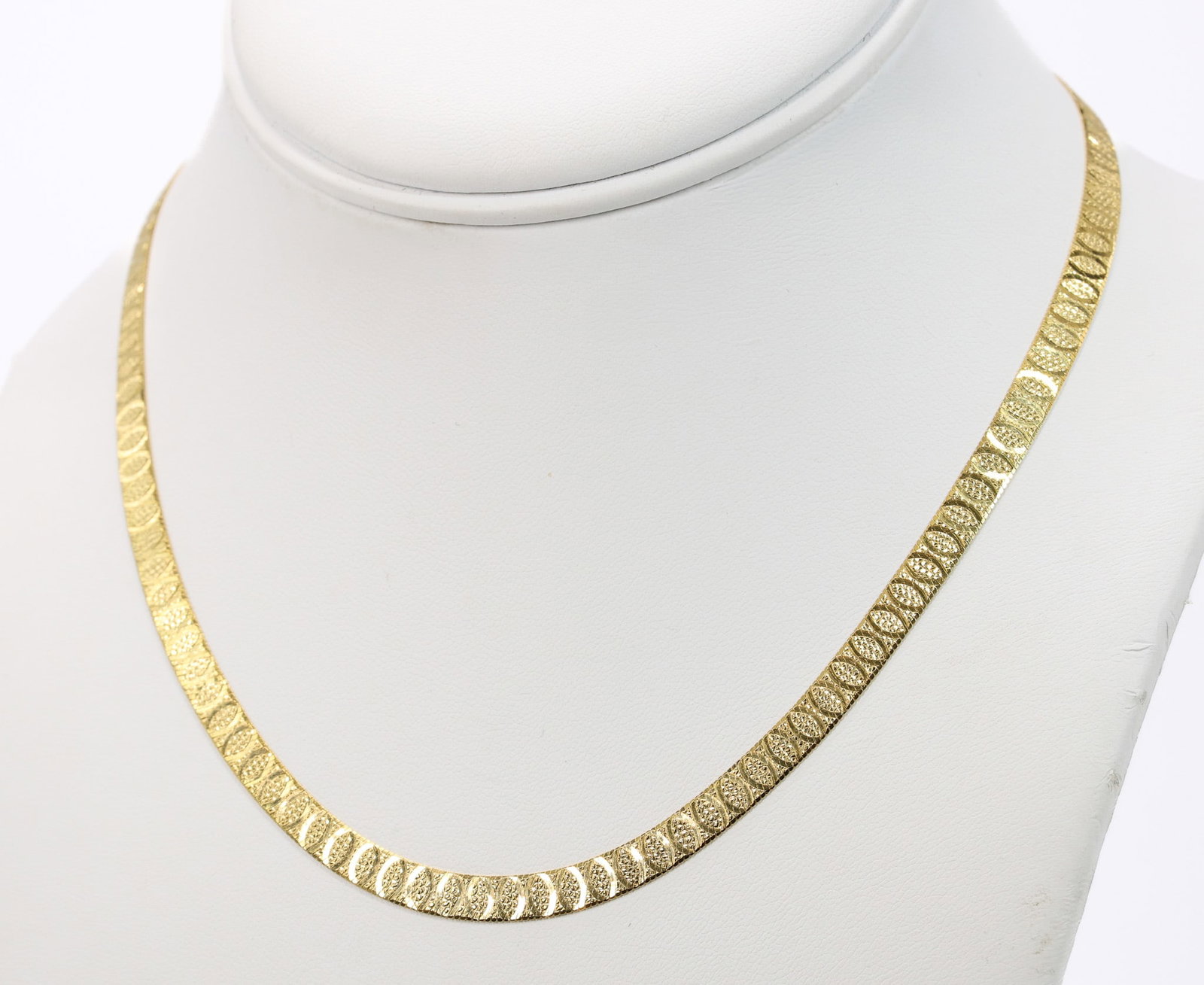 14k YG Necklace: 14k yellow gold flat link necklace with alternating oval and engraved pattern. 15.5" and 6.1dwt.