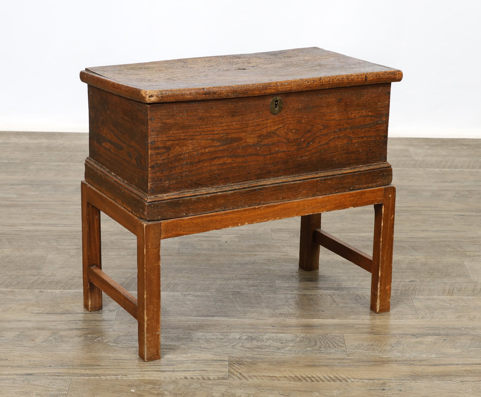 Miniature Elm Blanket Chest (1 of 10)