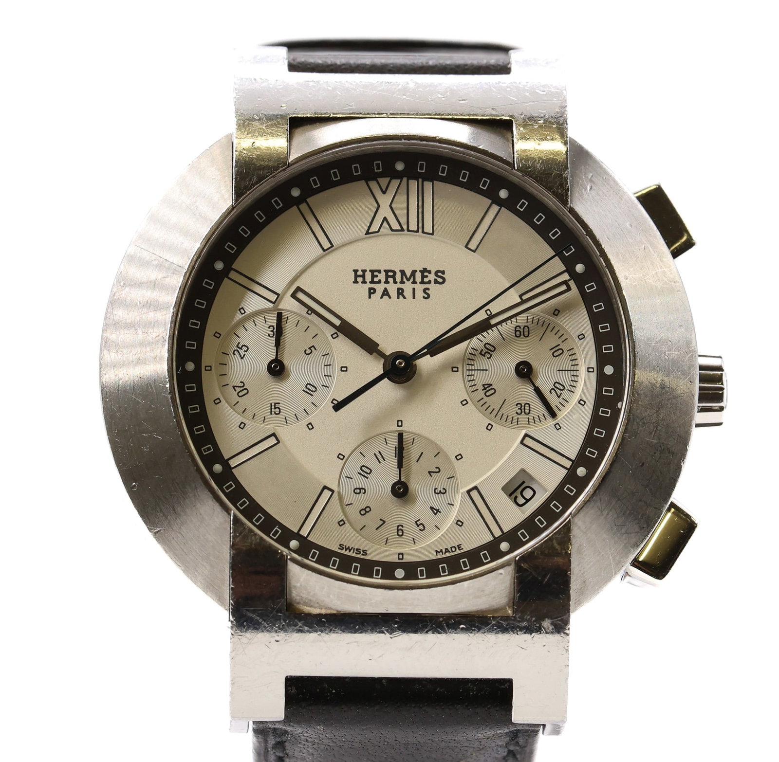 Hermès Nomade N01.910 SS Wristwatch: Hermès Nomade N01.910 stainless steel auto-quartz wristwatch with silver dial, chronograph, date, small seconds, fold clasp on leather band, currently running. 39mm.