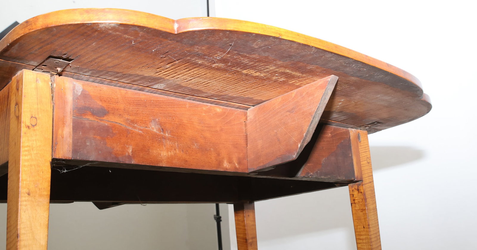 Federal Tiger Maple Pembroke Table - 10