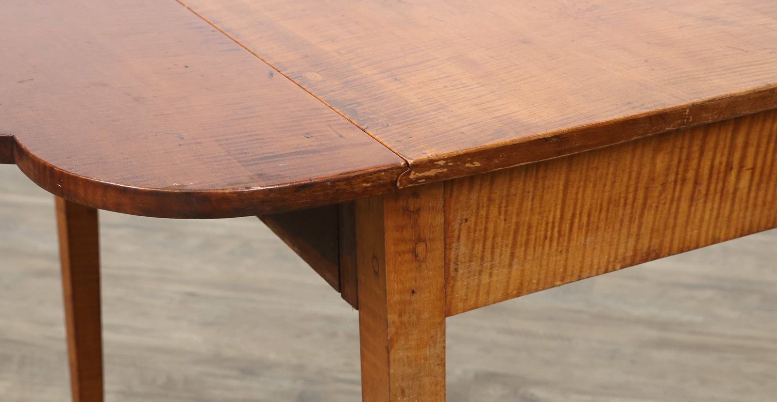 Federal Tiger Maple Pembroke Table - 9