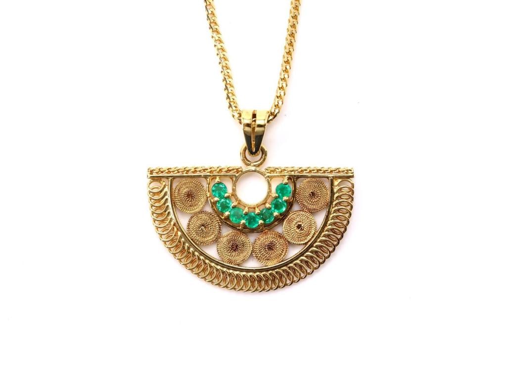 18K Gold Emerald Pendant Necklace (1 of 5)