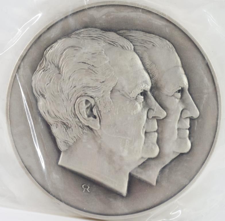 Franklin Mint Sterling Silver Nixon Inaugural Medal: Sterling silver Official 1973 Presidential Inaugural Medal, traditional finish. Sealed in a plastic wrapper, with paperwork. 63.5mm and 5.9 ozt overall