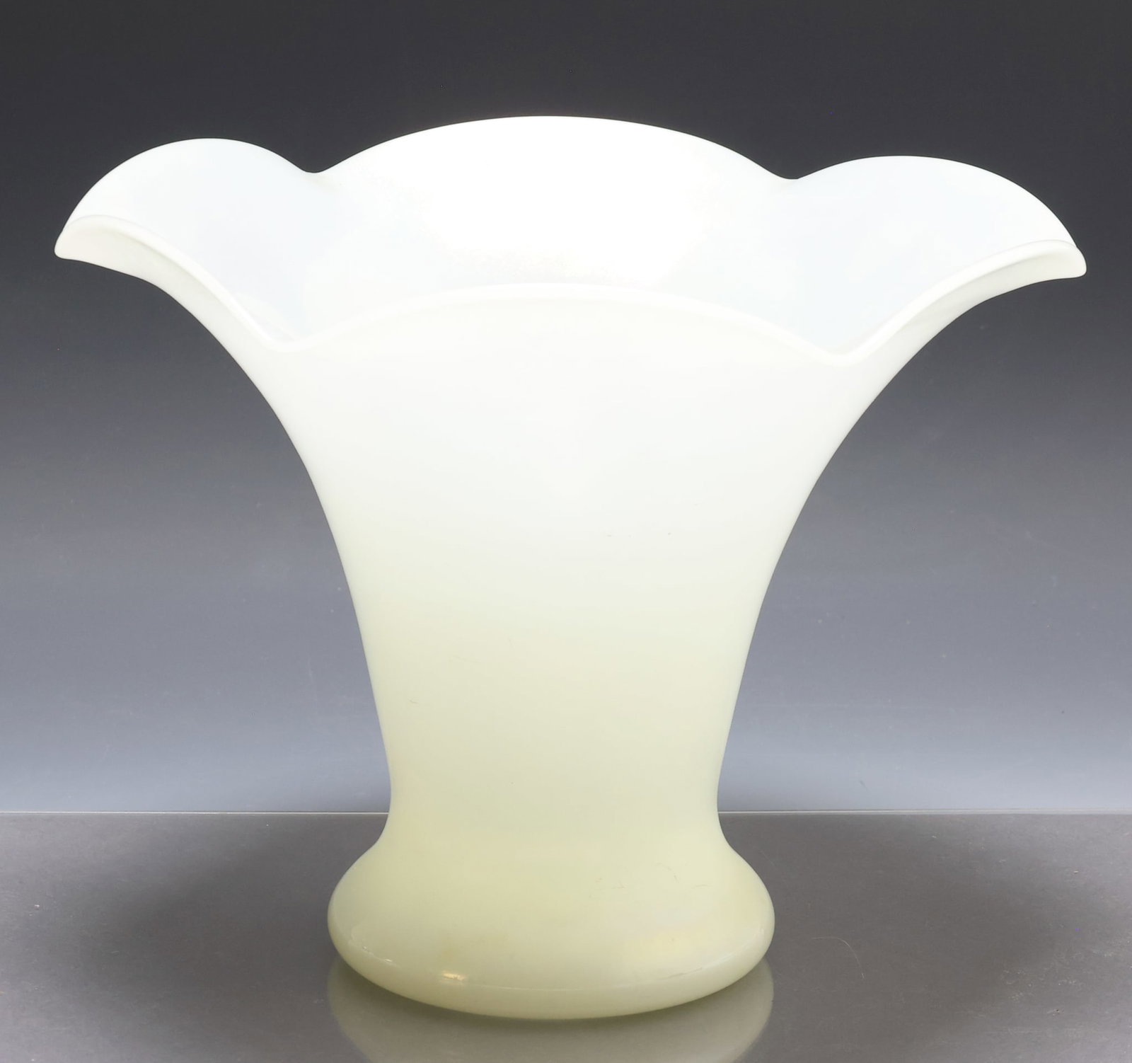 Steuben Ivrene Glass Vase (1 of 7)