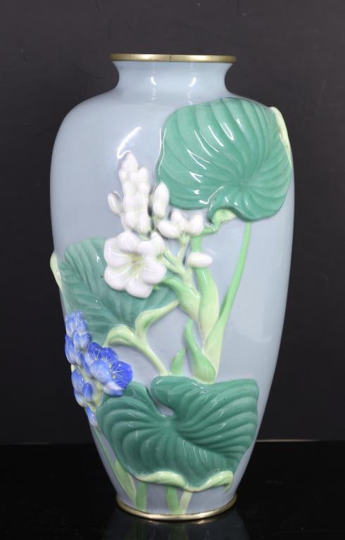 Kumeno Teitaro Tsuiki-Jippo Japanese Vase: Meiji - Showa era tsuiki jippo and moriage vase decorated with hydrangeas on a baby blue ground. Marked to the foot for Kumeno Teitaro (1865 - 1939). 10"h x 5.5"w