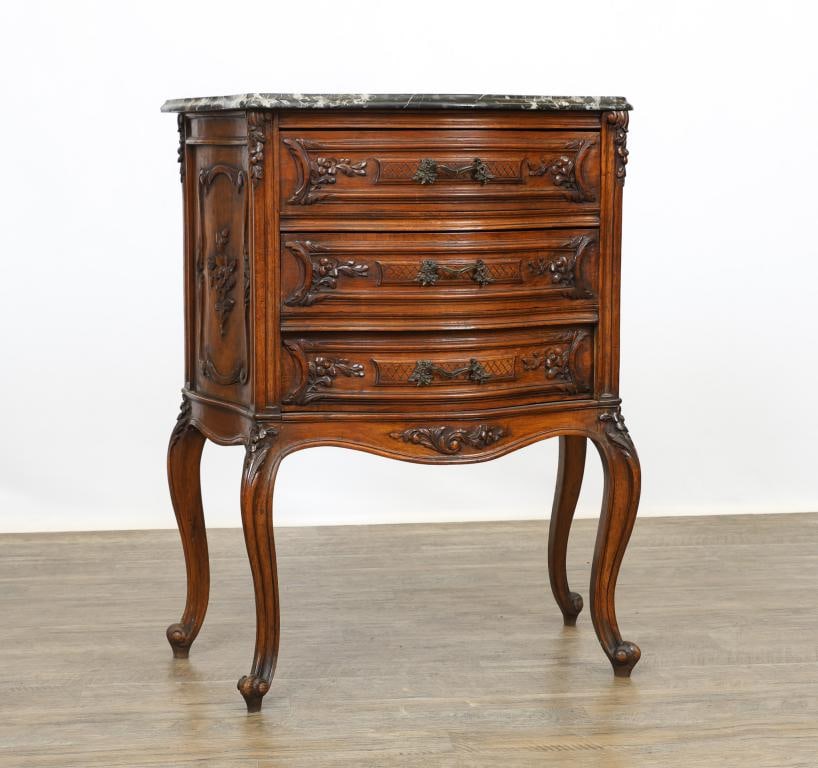 Louis XV Style Serpentine Chest of Drawers (1 of 13)