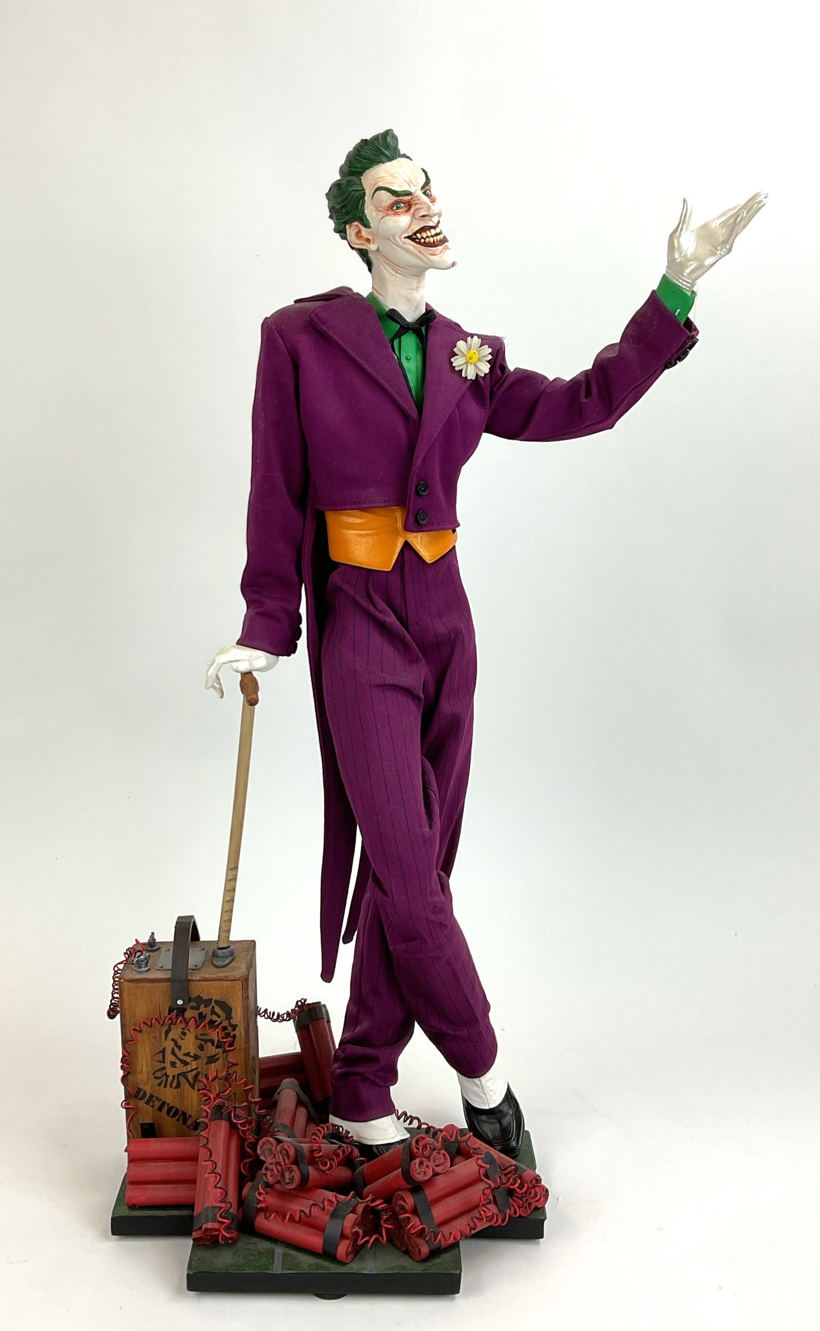 DC Direct The Joker 1:4 Scale Museum Quality Statue: DC Direct The Joker 1:4 scale museum quality statue (1), numbered 0042 of 1500 produced in 2010. This mixed media collectible measures approximately 21 inches tall and features tailored fabric