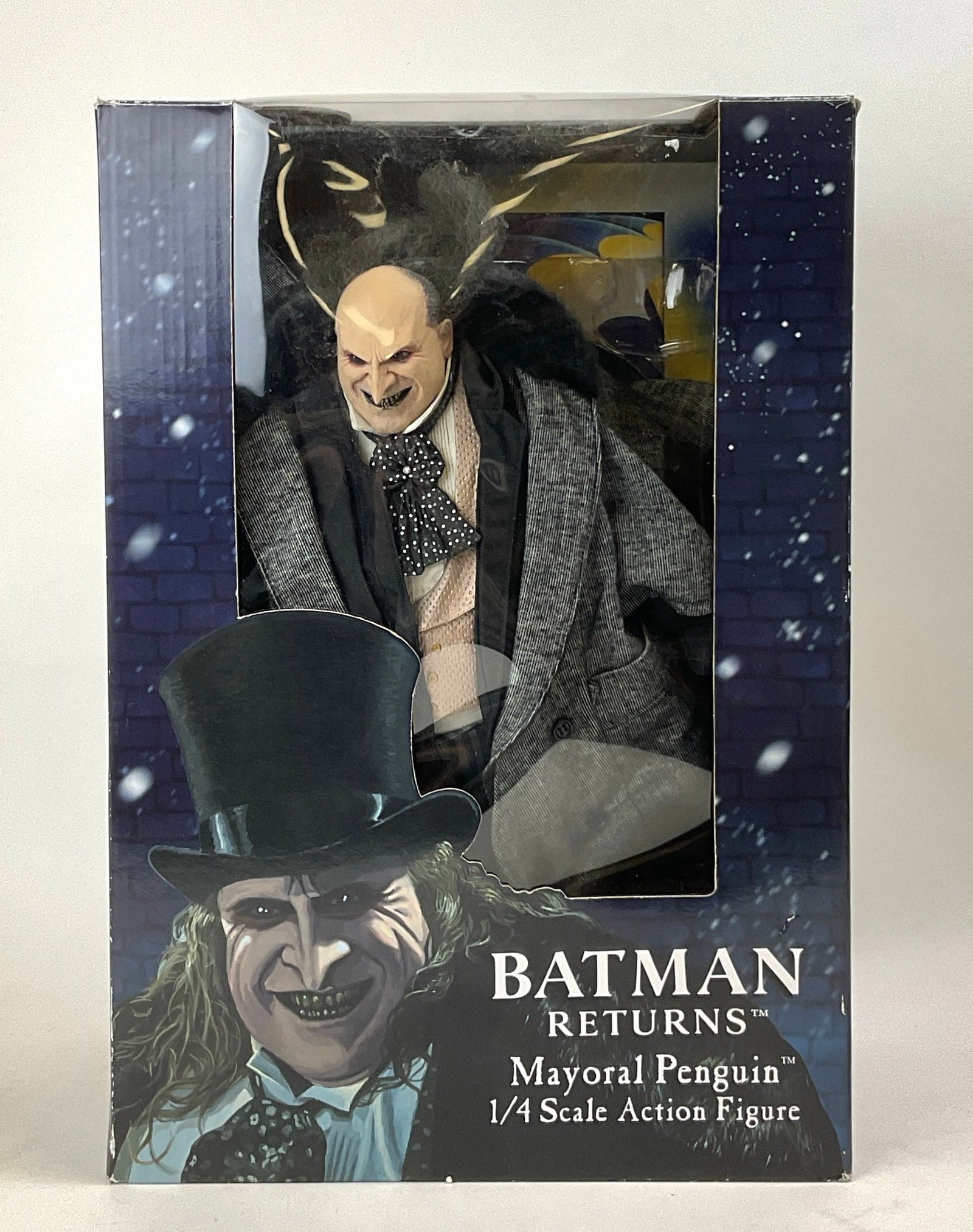 NECA Batman Returns Mayoral Penguin 1/4 Scale Figure (1 of 5)