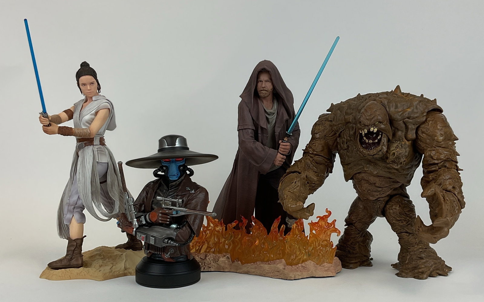 Star Wars Gentle Giant Statues & DC Multiverse Figure: Collection of four (4) unboxed collectible figures featuring limited edition Gentle Giant Ltd. Star Wars releases, including a 1:7 scale Obi-Wan Kenobi statue (567/3000) and a 1:6 scale Cad Bane mini-