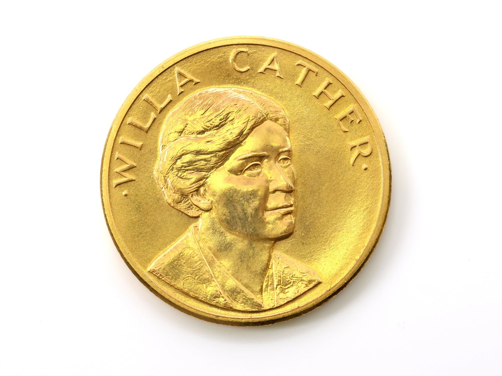 1981 Willa Cather 1/2 oz. American Arts Gold Medal (1 of 2)