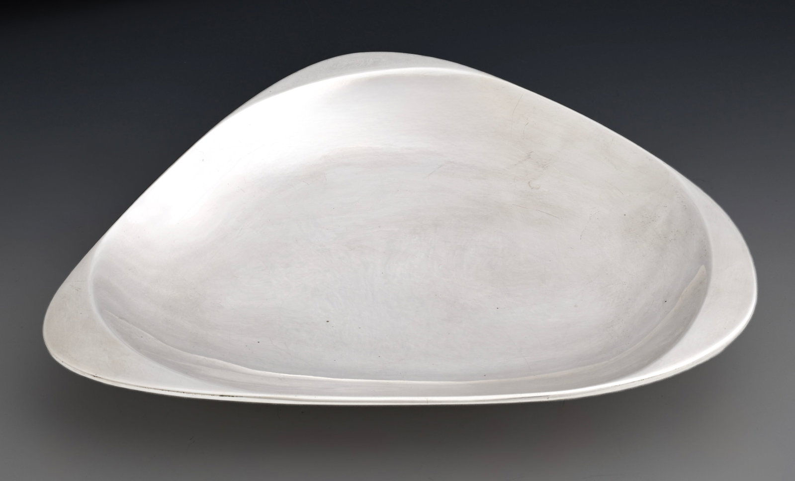Mexican Mid-Century Modern Sterling Silver Dish: Mexican sterling silver Mid-Century Modern triangular serving dish with ring feet. Shows the eagle mark for Mexico City, and makers mark "CS" or "GS". 1.5"h x 9.75"w x 7.75"d, 10.96 ozt
