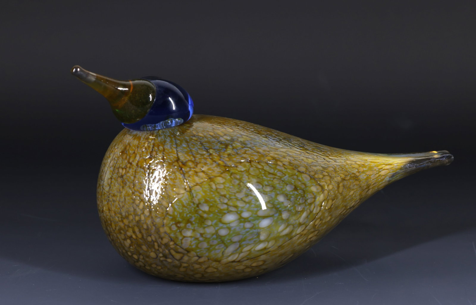 Oiva Toikka for Iitala Glass Dotterel: Finnish hand blown glass bird sculpture, "Kerakurmitsa (Dotterel)" Etched with the artist's signature and Nuutajarvi. 5"h x 4.5"w x 9.5"d