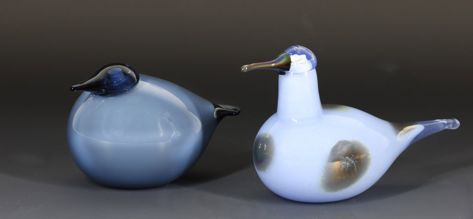 Oiva Toikka for Iitala Glass Puffball and Curlew: Finnish hand blown glass bird sculptures, including "Kuulas Sade (Kuulas Rain)" from the Puffball Large series, 3.25"h x 3"w x 5"d, and "Taivaankuovi (Sky Curlew)", 4"h x 3"w x 6.75"d. Each is etched