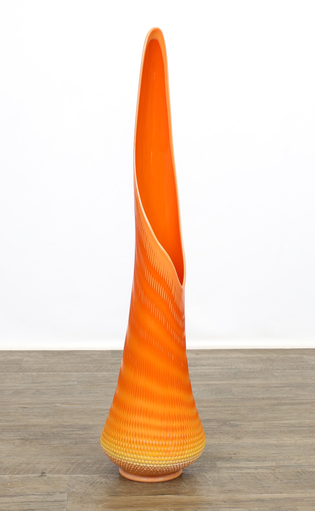 L.E. Smith "Nubby Butt" Swung Glass Vase (1 of 12)