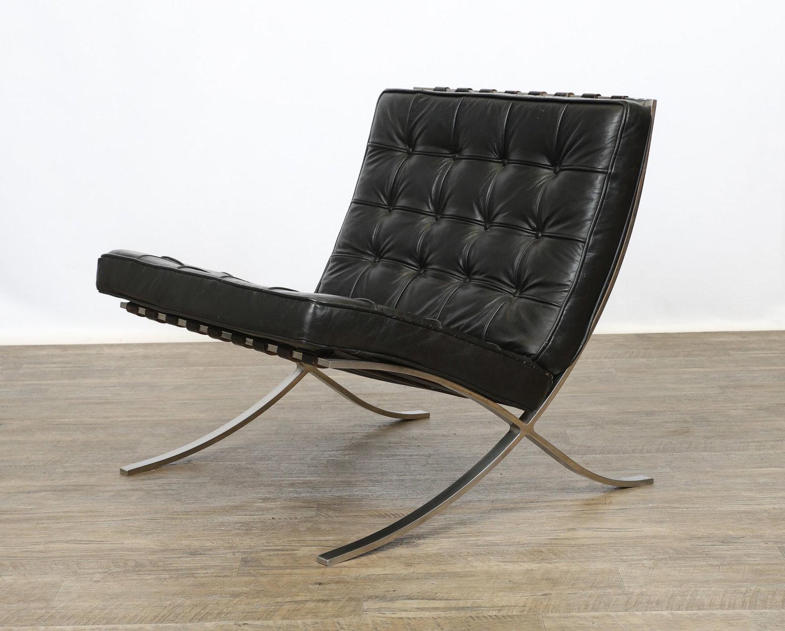 Barcelona Chair (1 of 11)