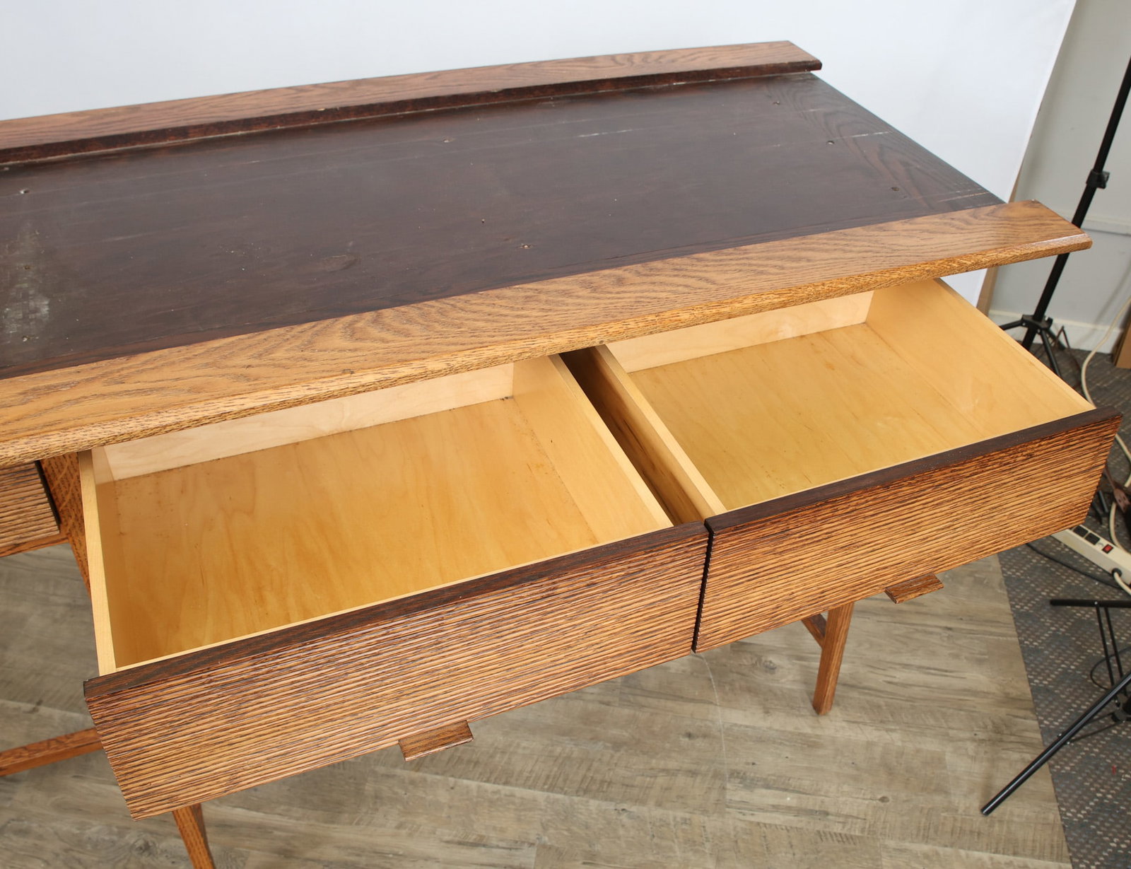 Jiun Ho "Mabillon" Console Table - 9