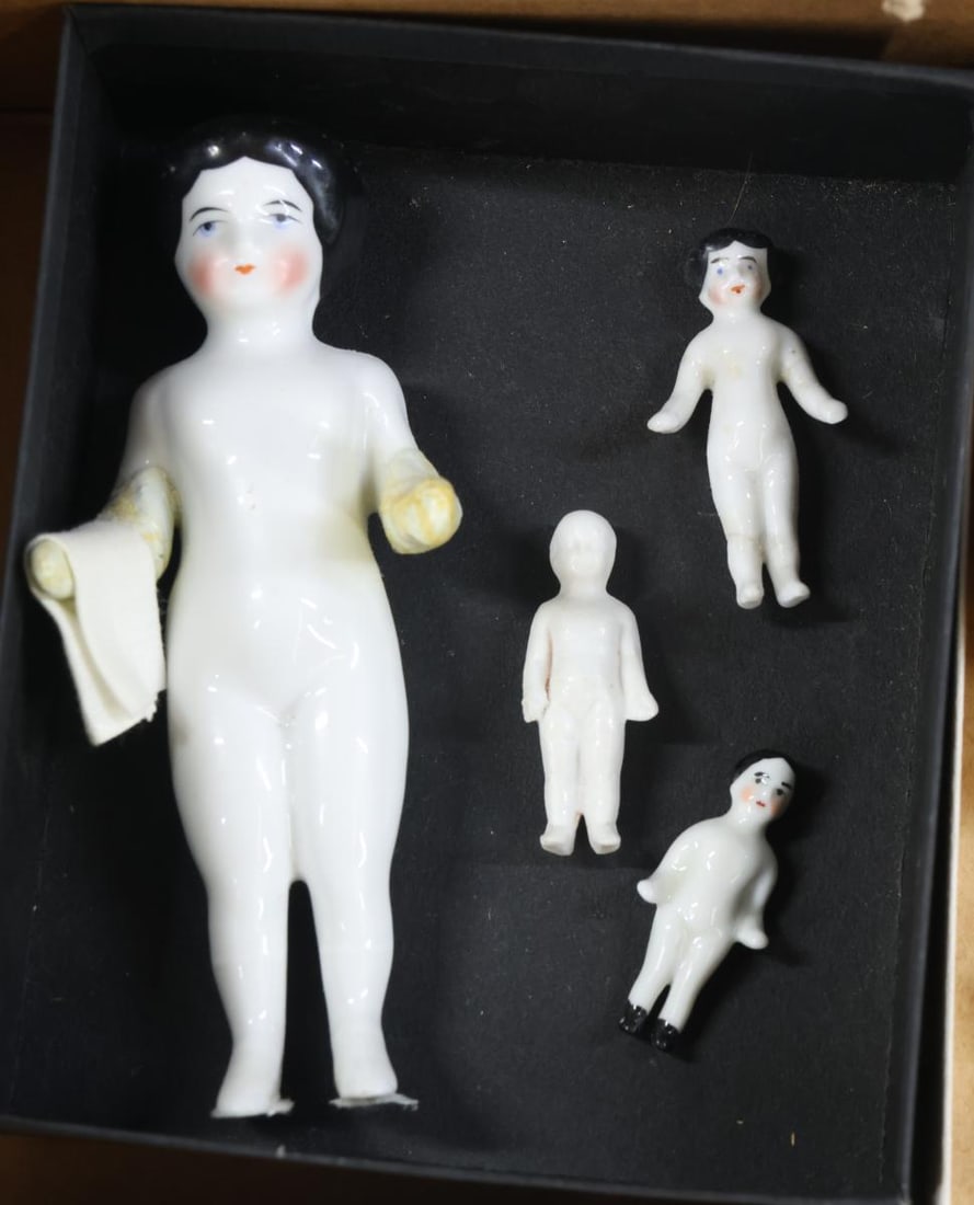 CHINA DOLLS. - 2