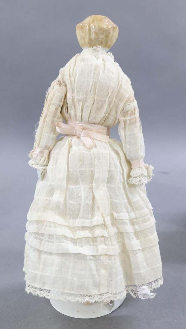 CHINA DOLLS/BISQUE. - 10