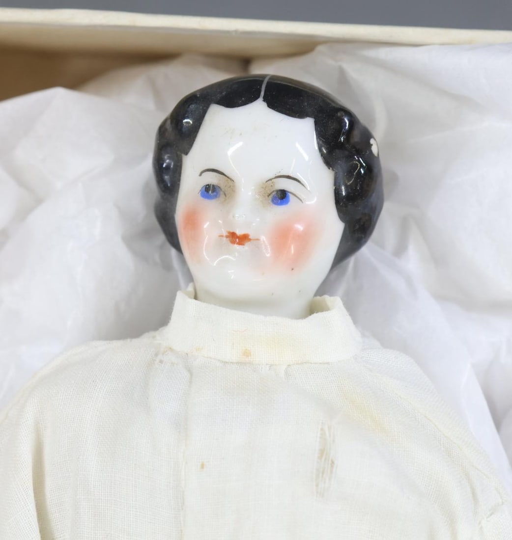 CHINA DOLLS/BISQUE. - 3