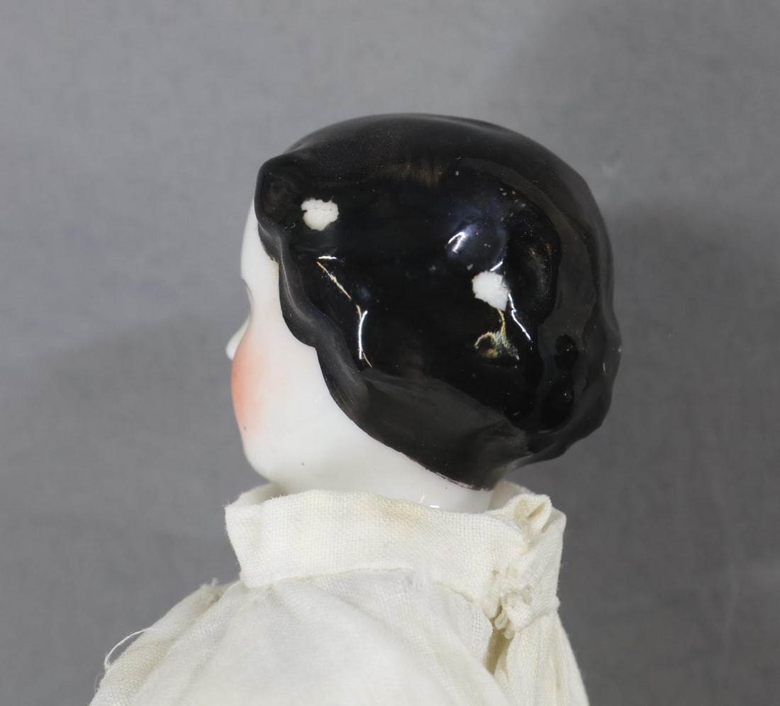 CHINA DOLLS/BISQUE. - 8