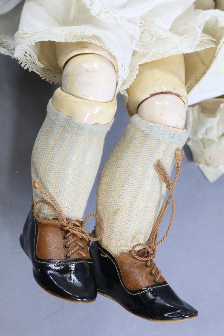 GERMAN BISQUE DOLLS. - 16