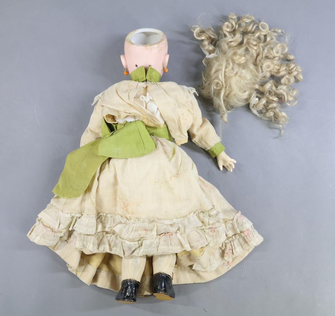 GERMAN BISQUE DOLLS. - 18
