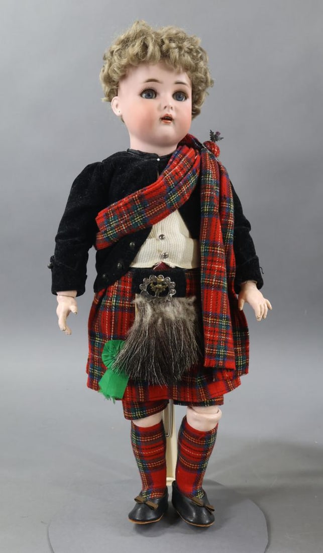 GERMAN BISQUE DOLLS. - 2