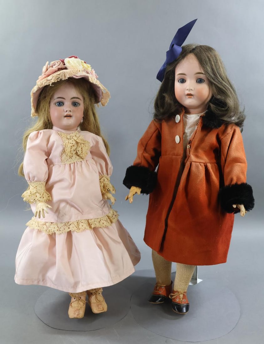 GERMAN BISQUE DOLLS.: Pair of dolls. Both dolls have blue sleep eyes, open mouths, HH wigs, papier mache ball jointed bodies and are dressed in vintage/antique clothing and shoes. Doll 1) 21" 109 - 11 GERMANY HANDWERCK 2