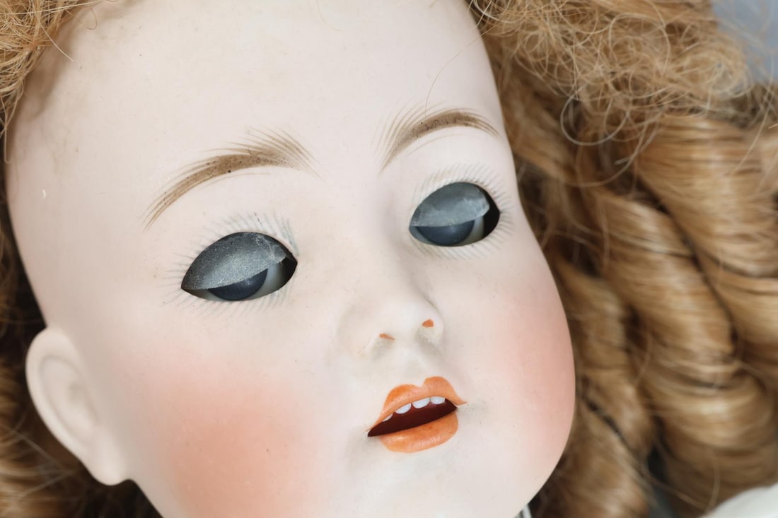 GERMAN BISQUE DOLLS. - 11