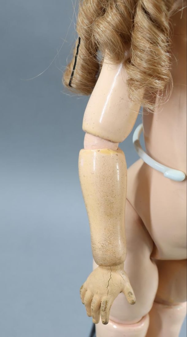 GERMAN BISQUE DOLLS. - 15