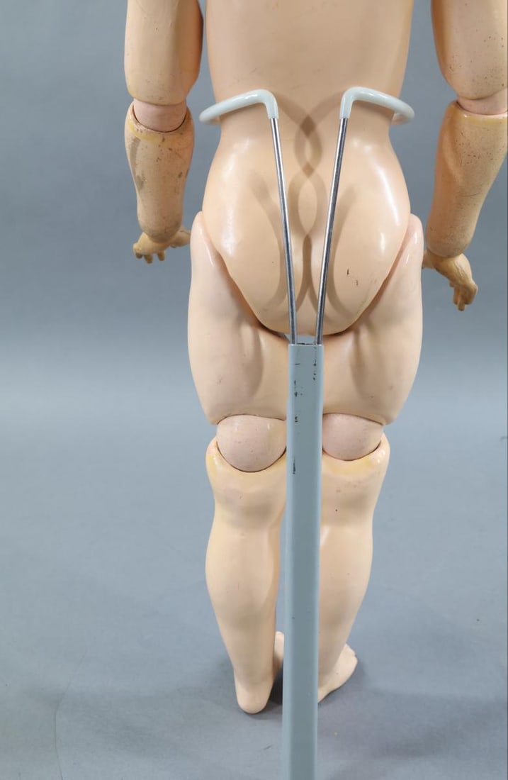 GERMAN BISQUE DOLLS. - 18
