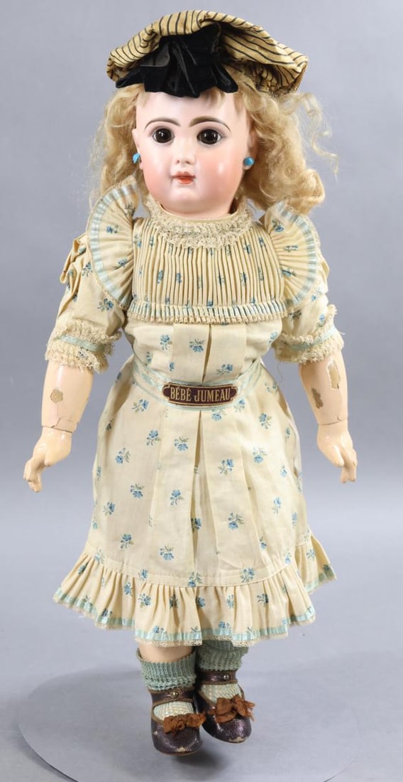 ANTIQUE FRENCH BISQUE HEAD DOLL. (1 of 17)