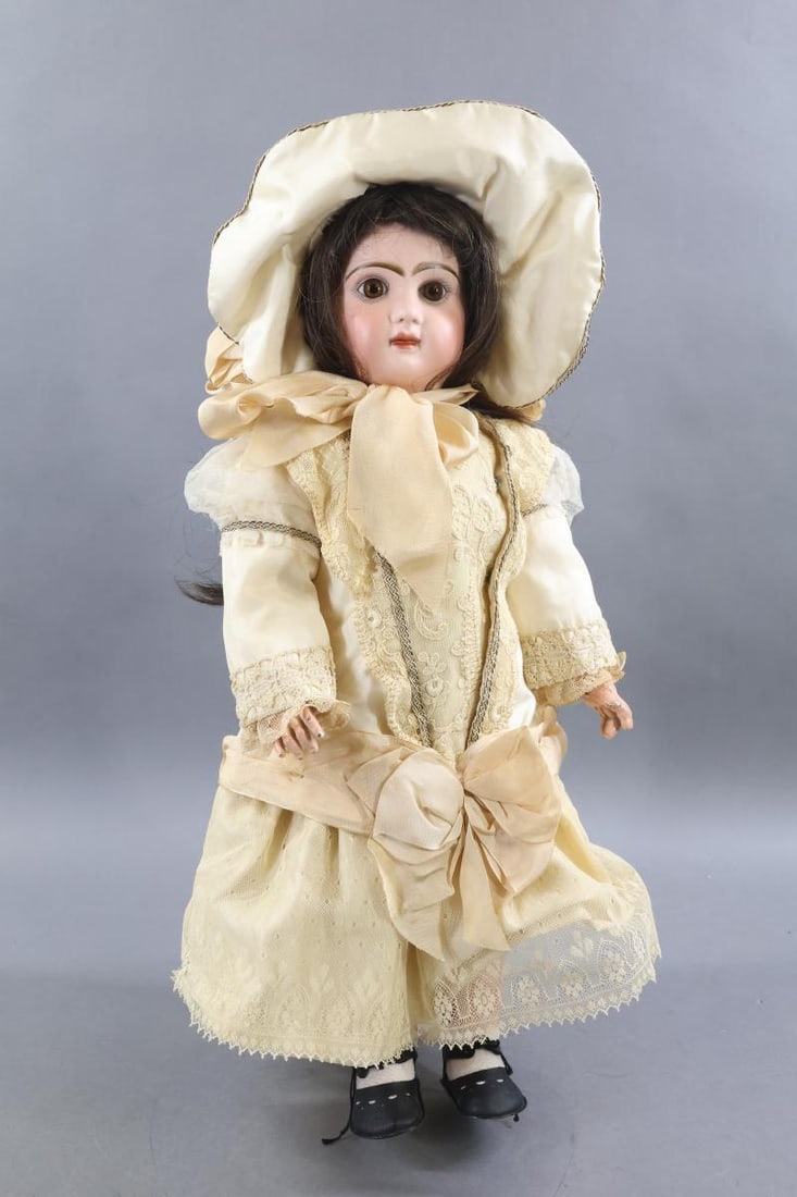 FRENCH BISQUE DOLLS. (1 of 11)