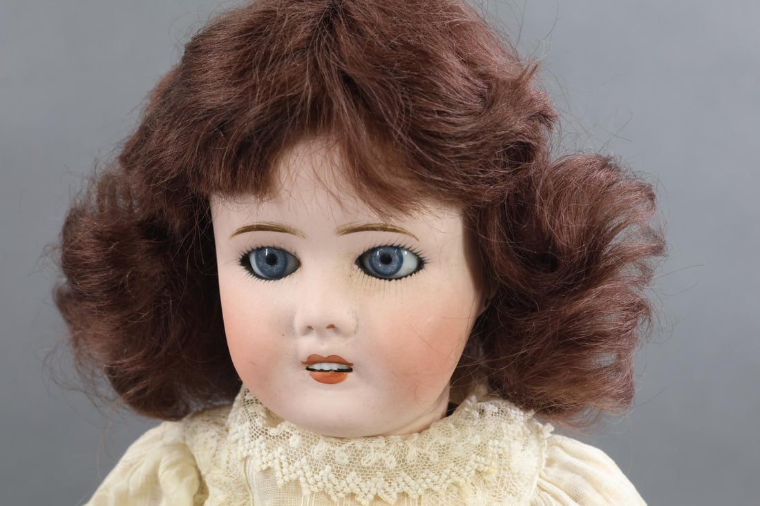 FRENCH/GERMAN BISQUE DOLLS. - 7