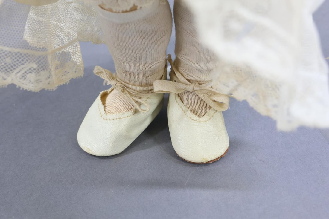 FRENCH/GERMAN BISQUE DOLLS. - 8