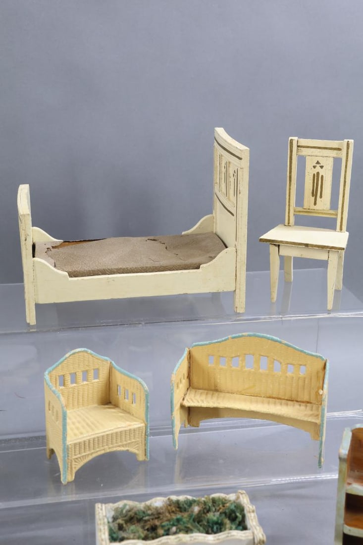MINIATURES. - 4