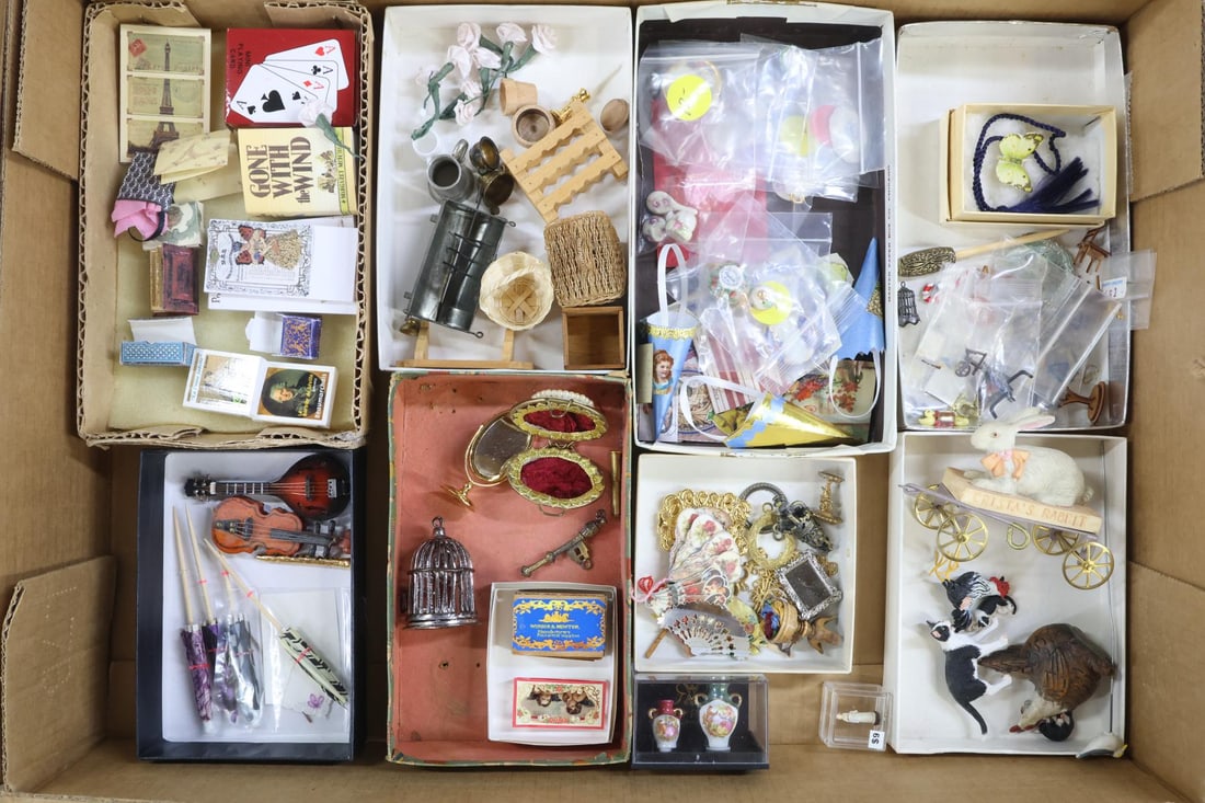MINIATURES. (1 of 11)