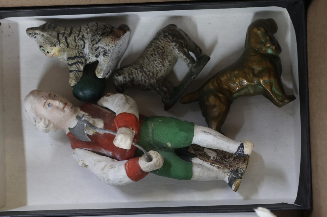 MINIATURES. - 8