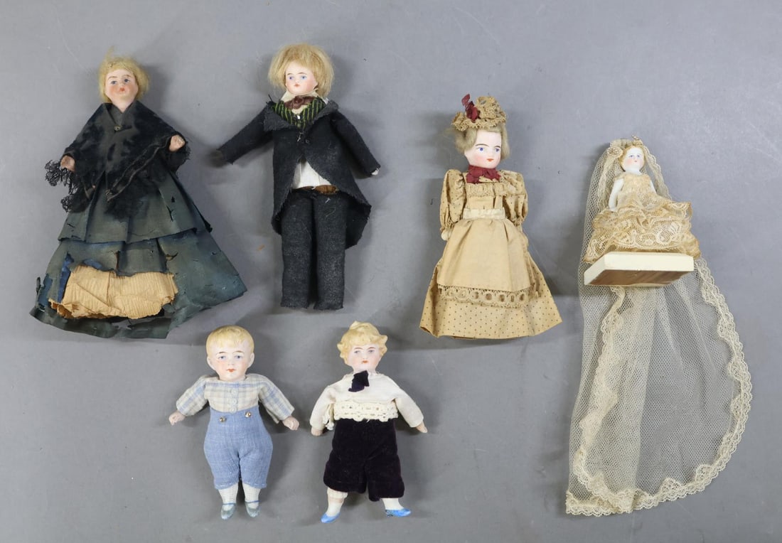 MINIATURES. (1 of 8)