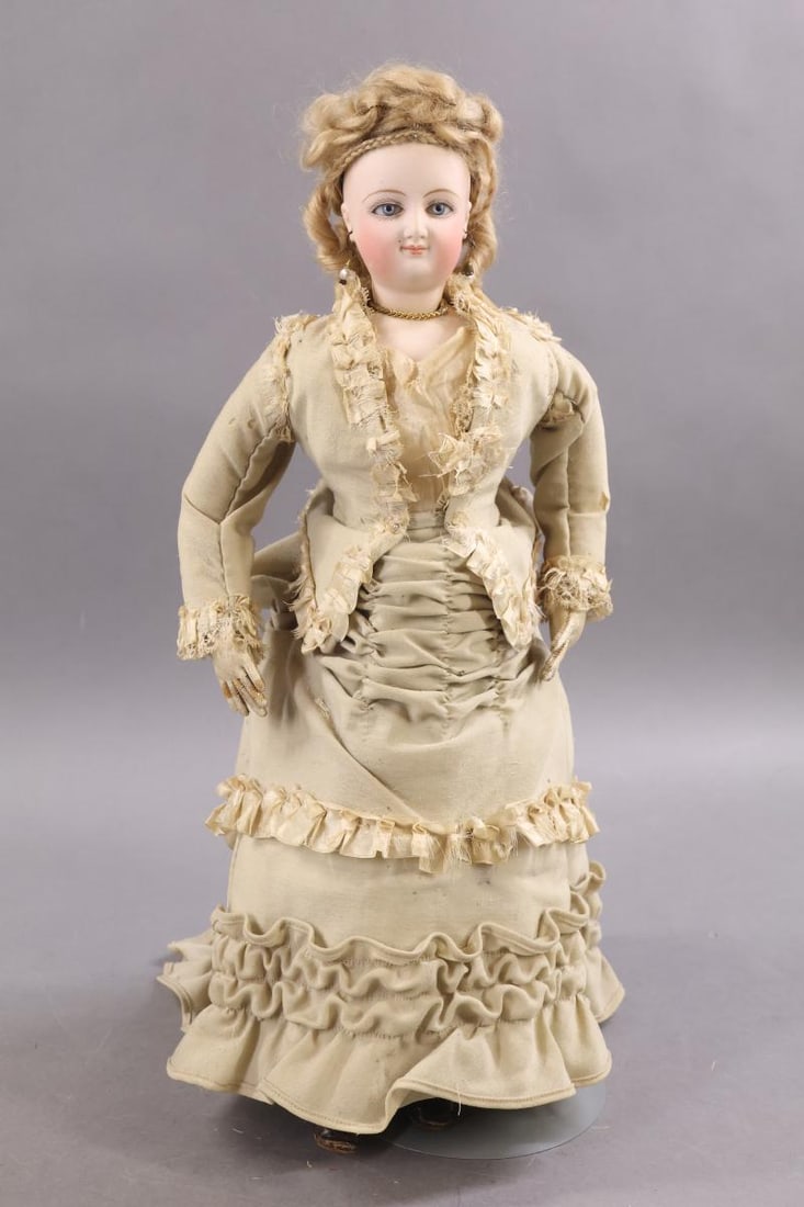ANTIQUE FRENCH FASHION DOLLS. (1 of 11)