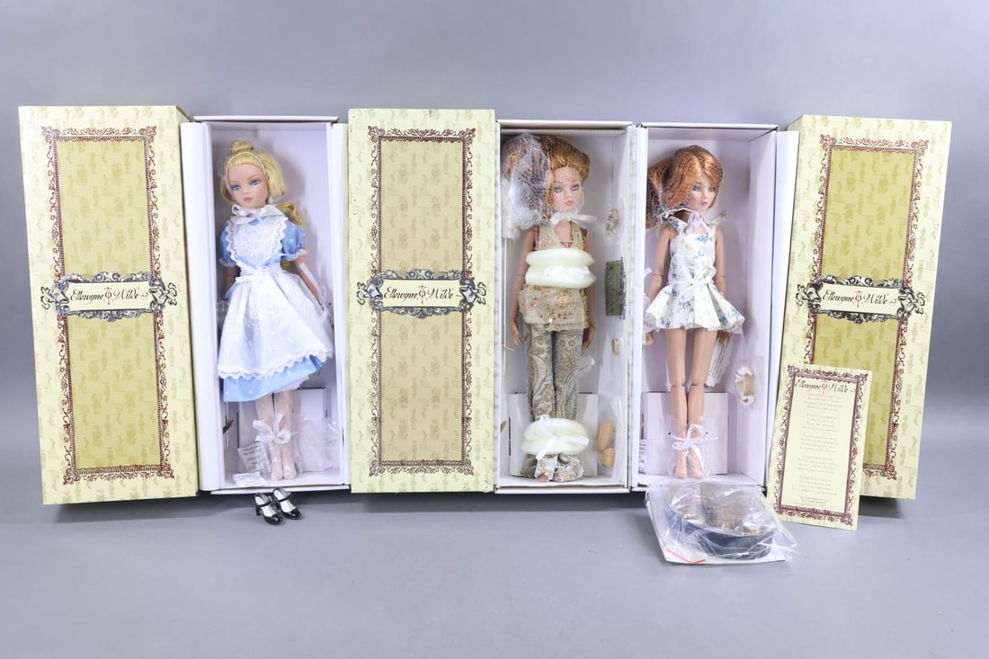CONTEMPORARY ARTIST DOLLS. (1 of 8)