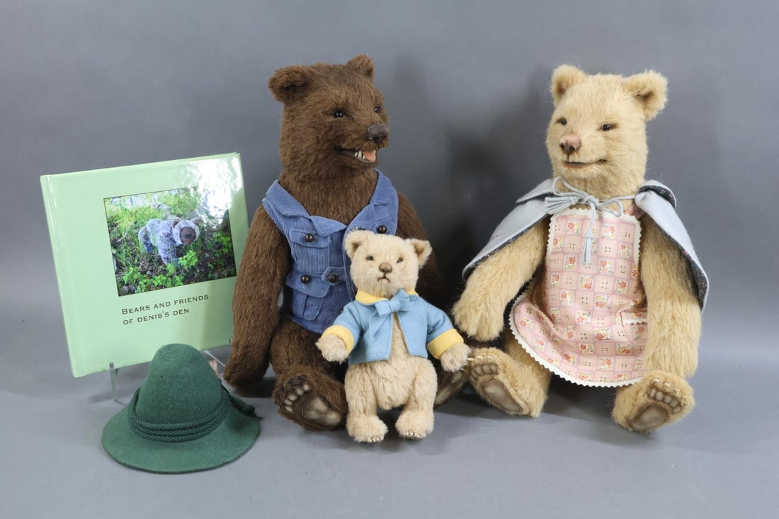 R. JOHN WRIGHT.: Set of (3) Bears from "Goldilocks". These were purchased separately from lot #1093 and were not part of a set. 16" Brown "Pa-Pa Bear" tagged No. 134/250. (Moth hole on hat.) 16" Camel "Ma-Ma Bear" tag
