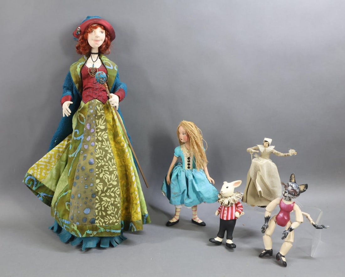 CONTEMPORARY ARTIST DOLLS. (1 of 13)